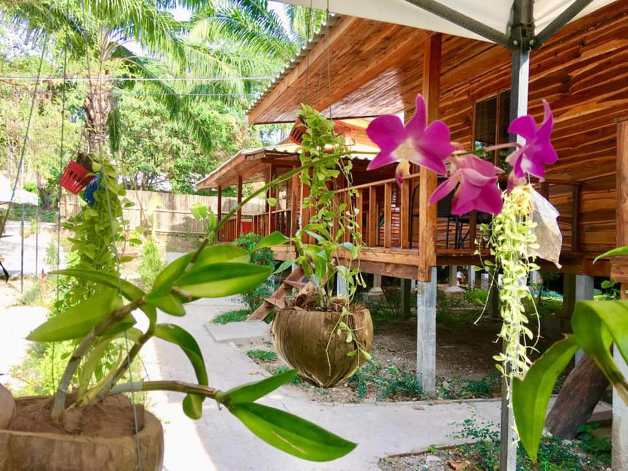 Lanta A Toi House Hotel Koh Lanta Bagian luar foto