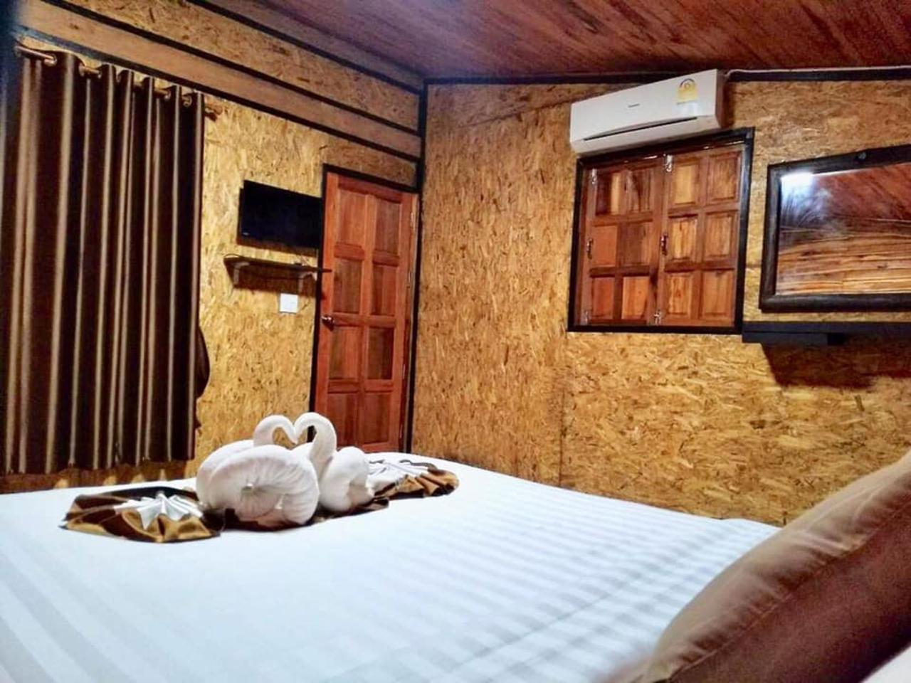Lanta A Toi House Hotel Koh Lanta Bagian luar foto