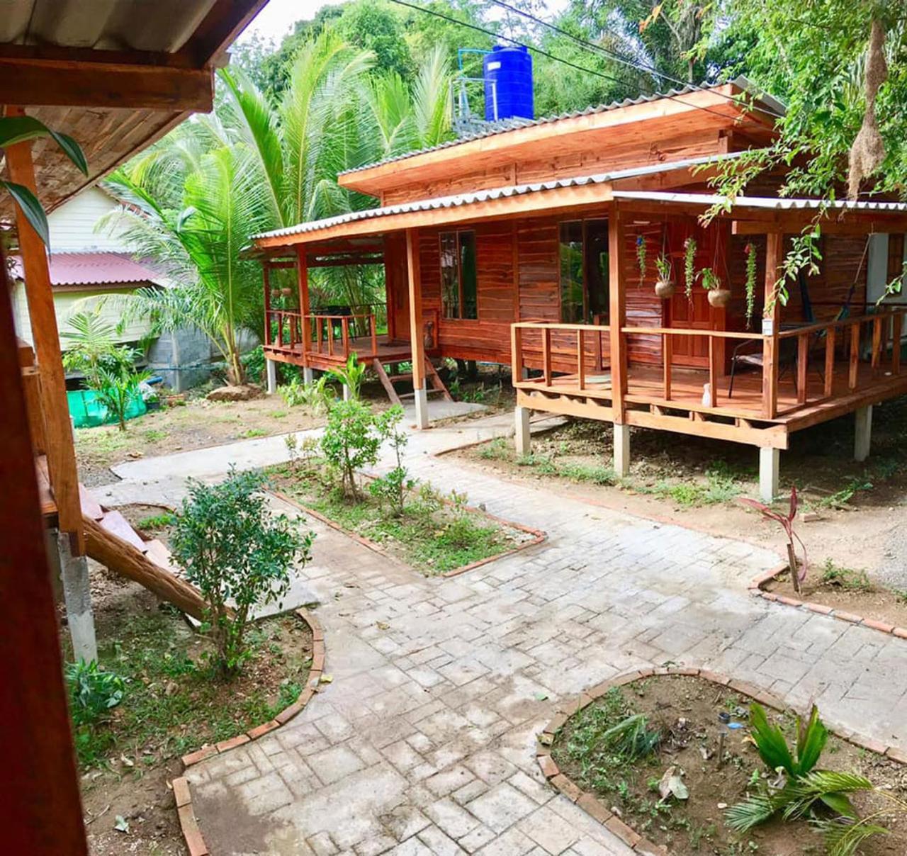 Lanta A Toi House Hotel Koh Lanta Bagian luar foto