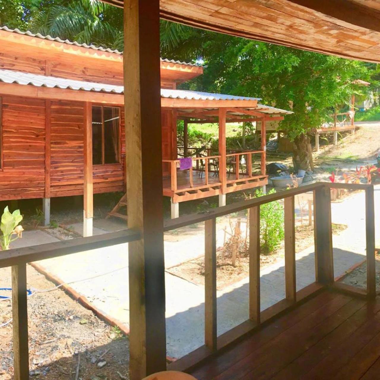 Lanta A Toi House Hotel Koh Lanta Bagian luar foto